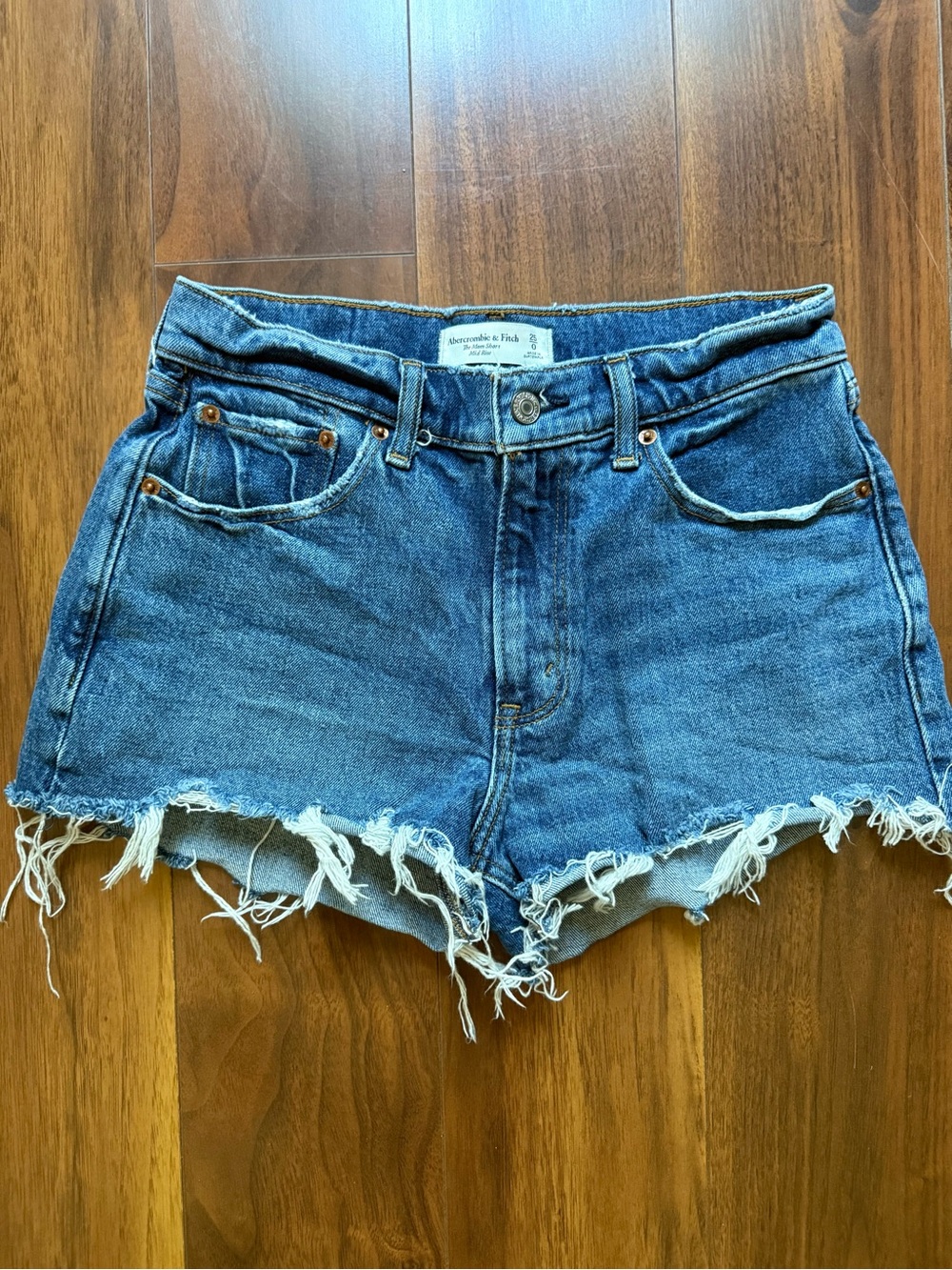 Abercrombie & Fitch Mid-Rise Distressed Denim The Mom Short / 25 / EUC!